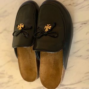 New size 9 Tory Burch charm mules. Never worn. Black.
